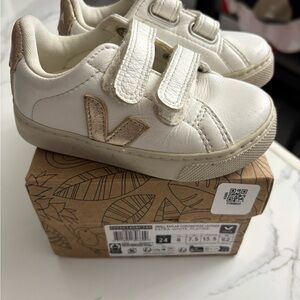 Veja Kids Cream and Tan Velcro Sneakers